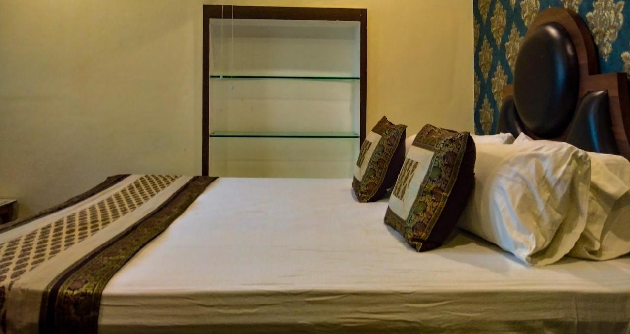 Dwivedi Hotels Palace On Steps Varanasi Exterior foto