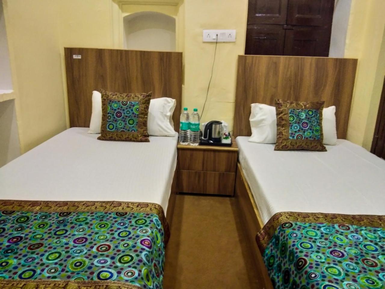 Dwivedi Hotels Palace On Steps Varanasi Exterior foto