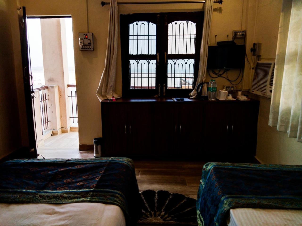 Dwivedi Hotels Palace On Steps Varanasi Exterior foto