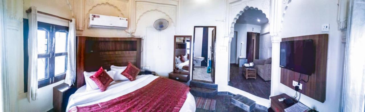 Dwivedi Hotels Palace On Steps Varanasi Exterior foto