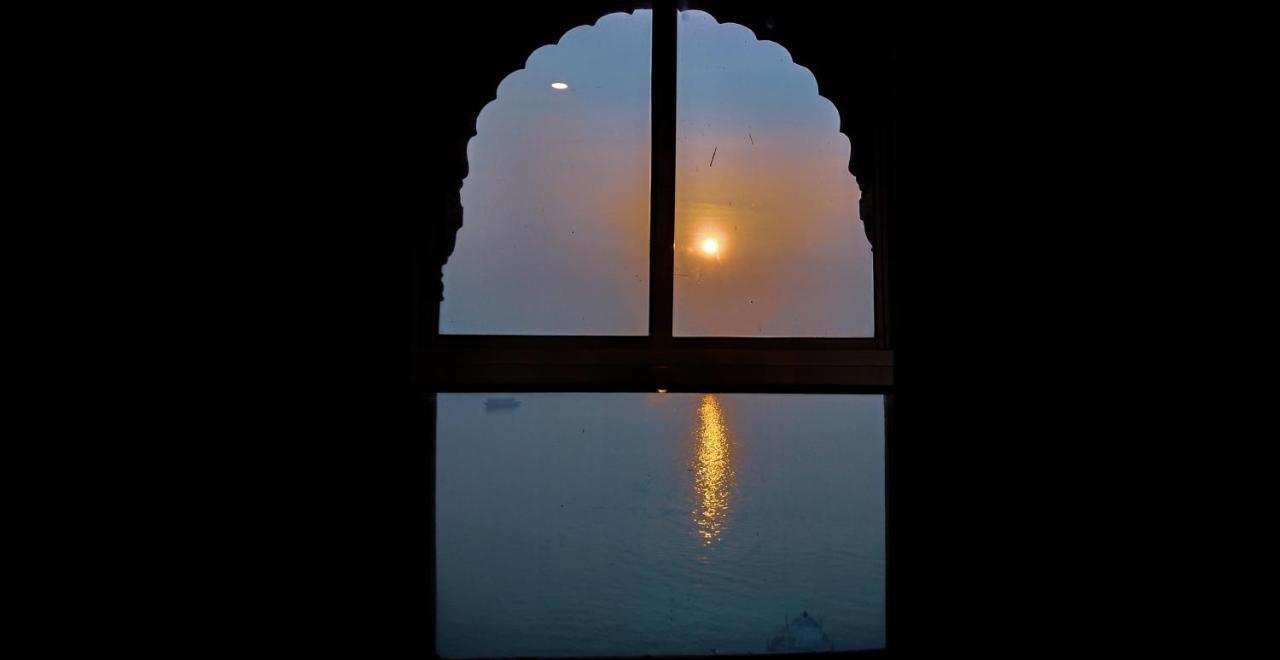 Dwivedi Hotels Palace On Steps Varanasi Exterior foto